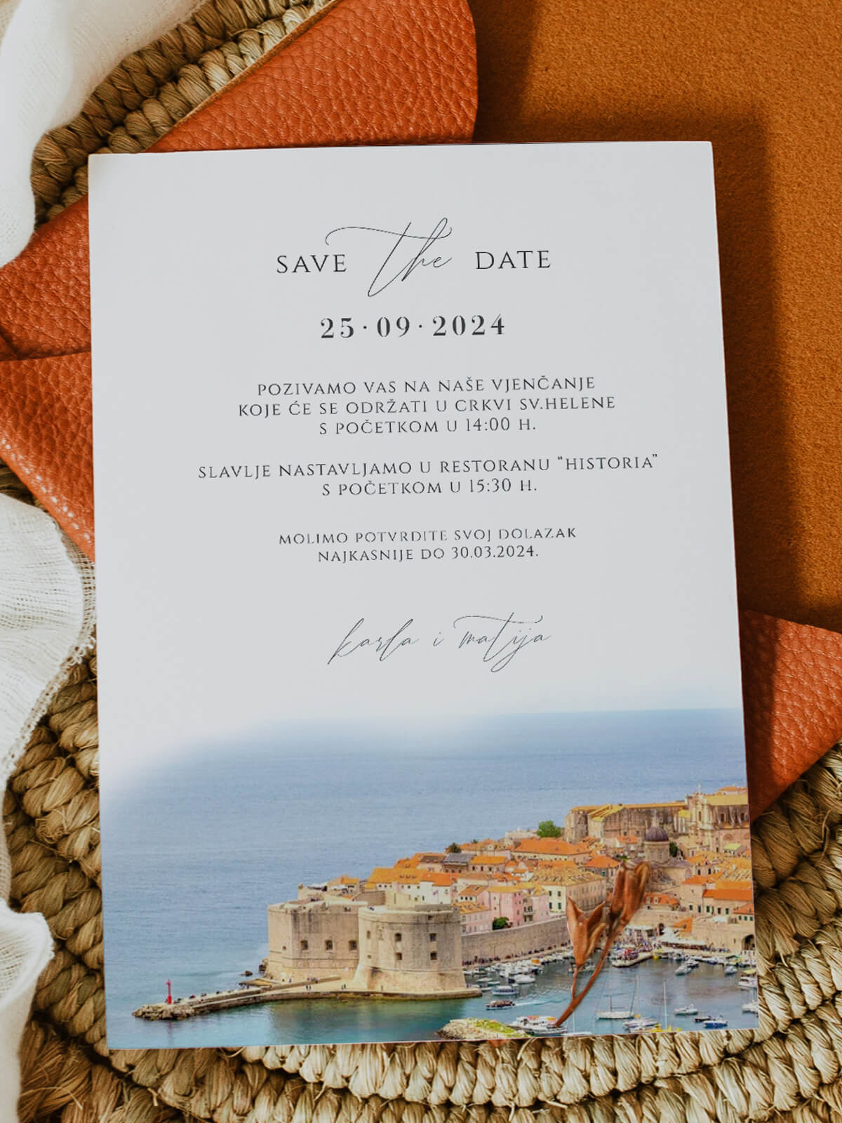 Pozivnica za vjenčanje s prekrasnim pogledom na Dubrovnik i sofisticiranim pisanim tekstom