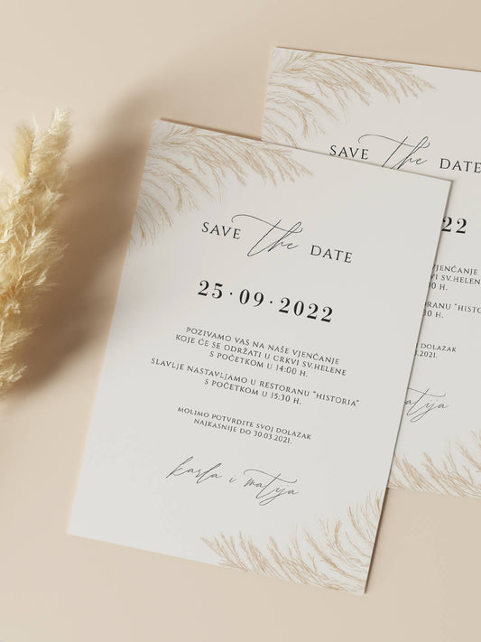 Pozivnica za vjenčanje s motivom pampas trave i elegantnim 'Save the Date' naslovom u pozlatnoj boji